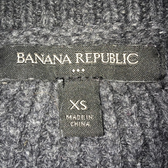 Banana Republic V neck sweater - Picture 4 of 4